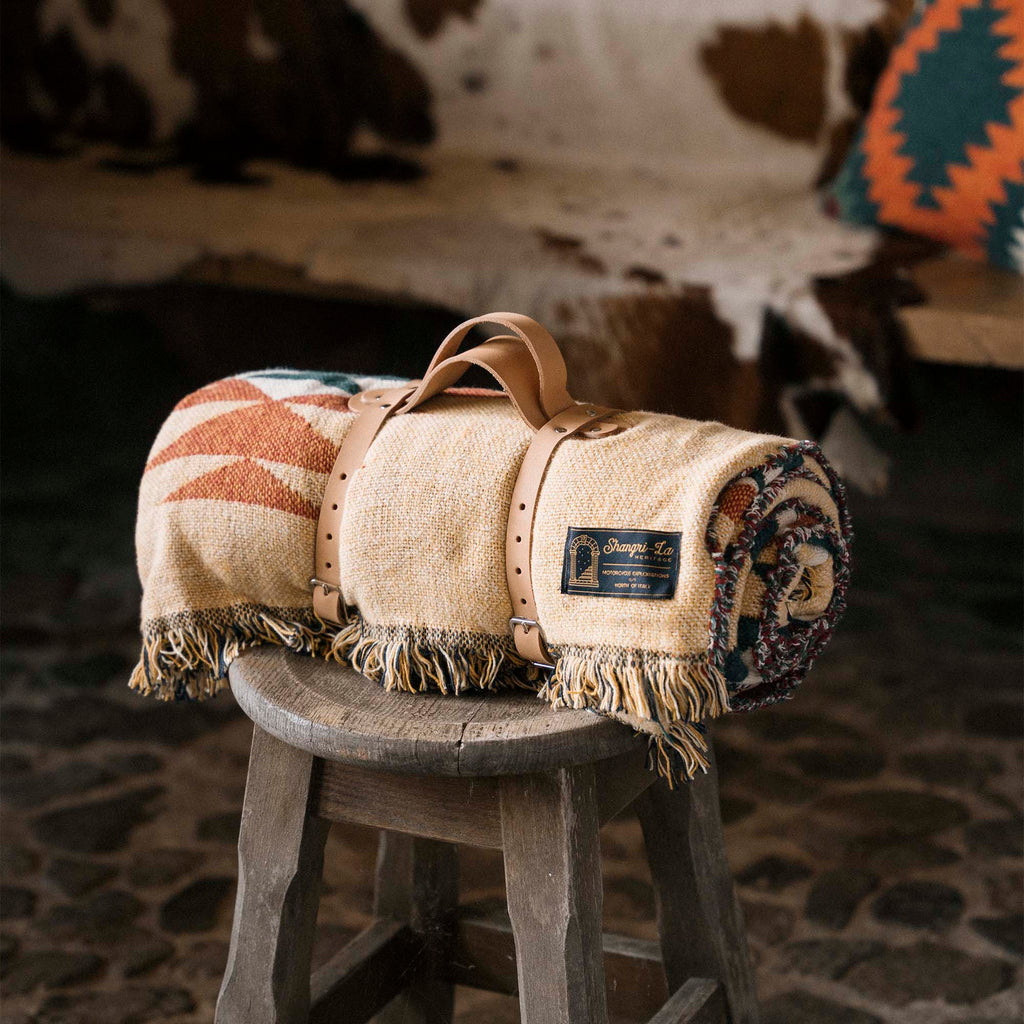 Shangri La - Navajo Tæppe, inkl strop - Beige