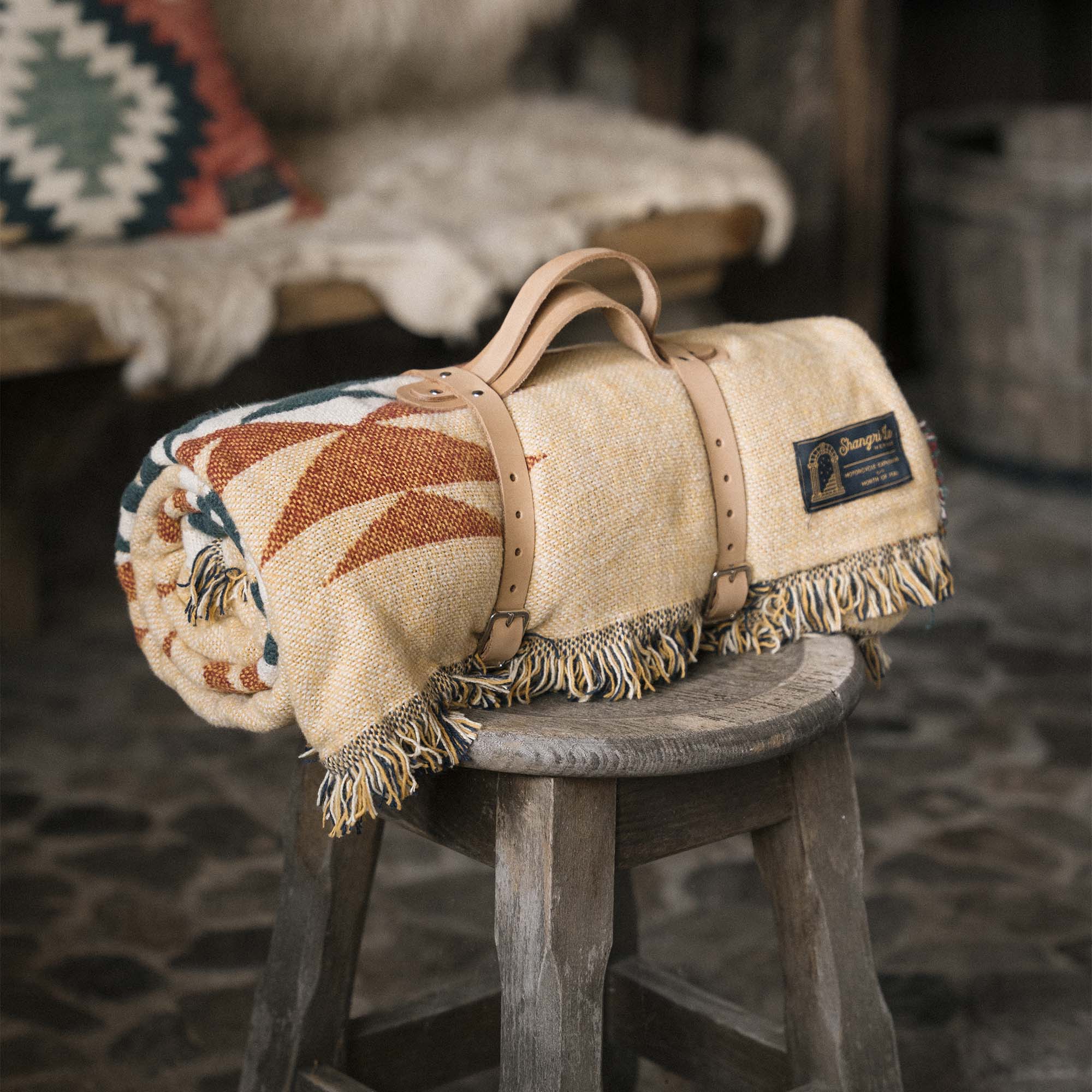 Shangri La - Navajo Tæppe, inkl strop - Beige