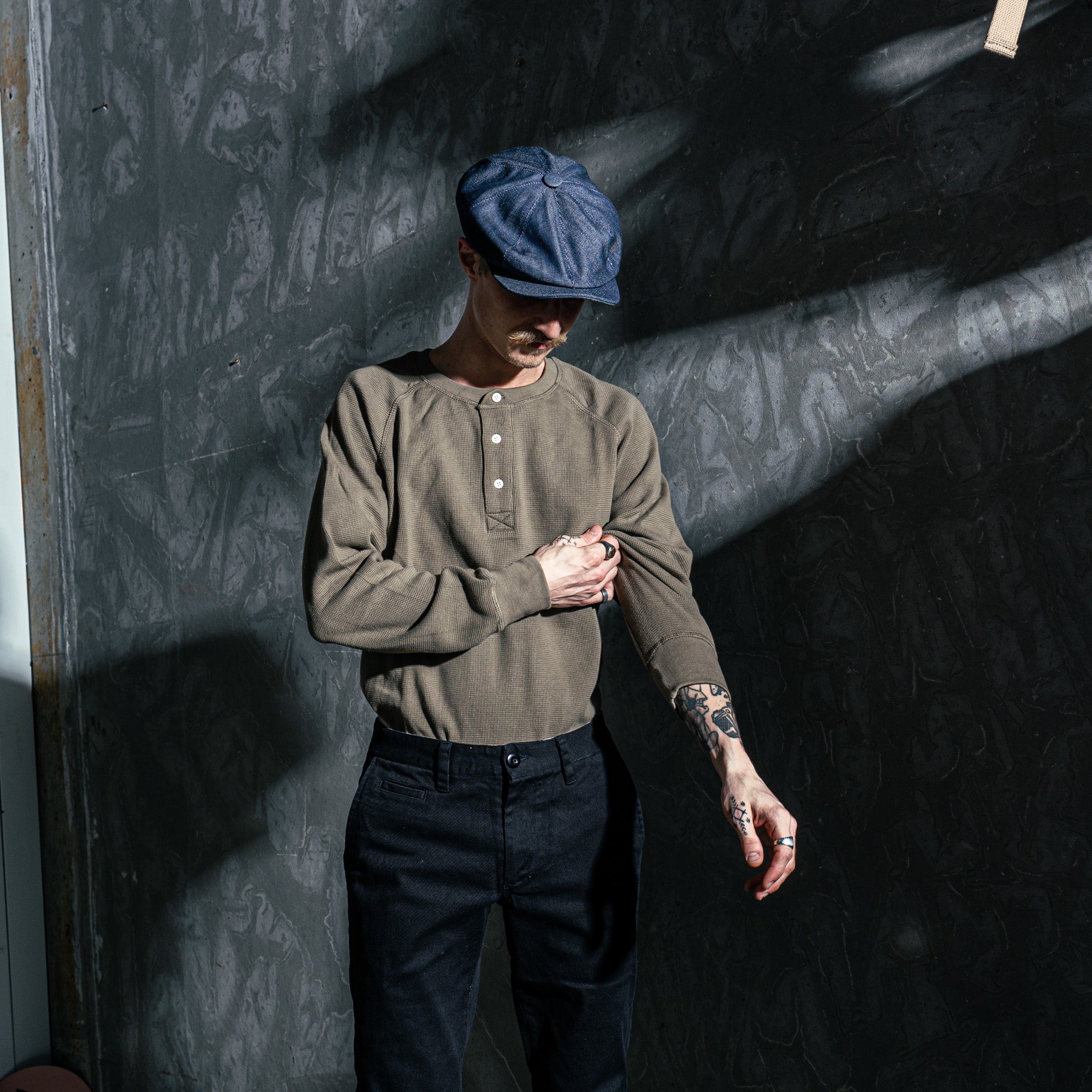 Iron & Resin - Michigan Henley - Olive green