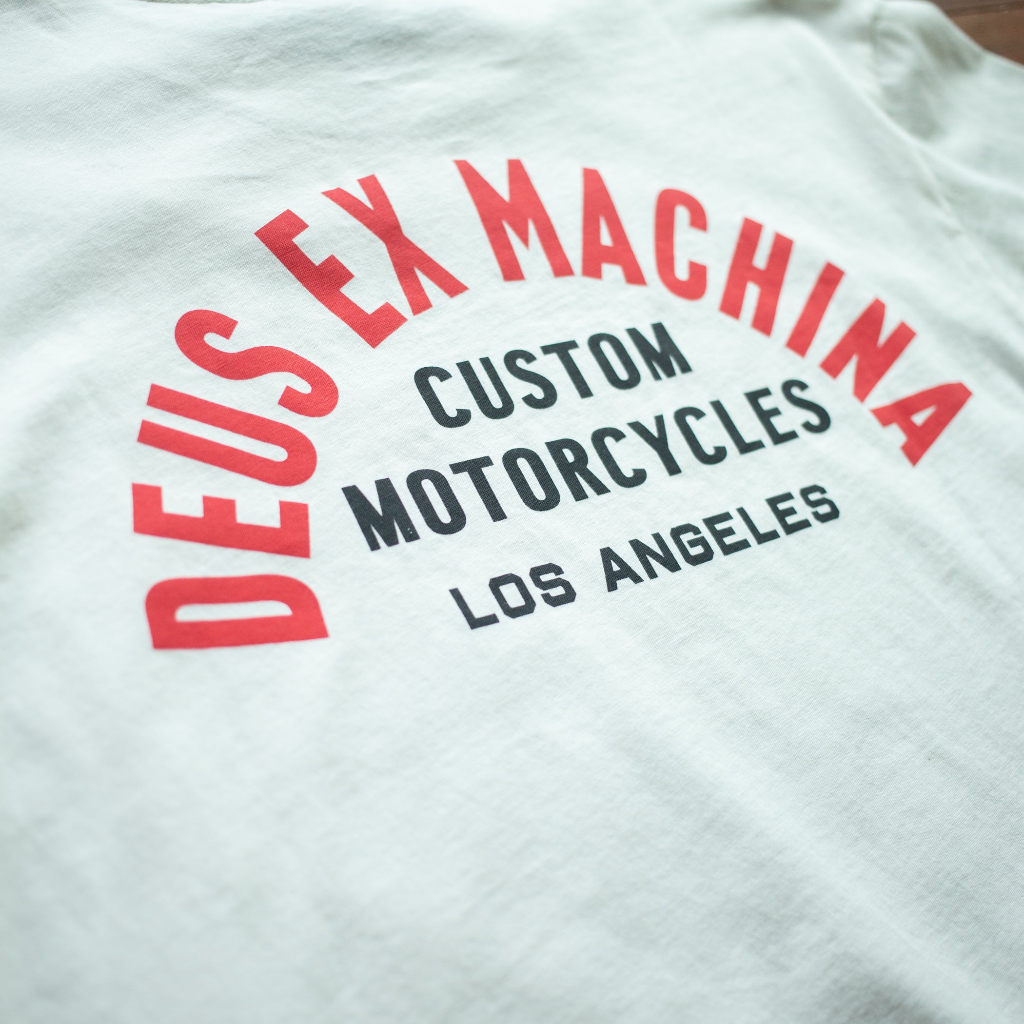 DEUS EX MACHINA - T-Shirt - Repeller Tee - Vintage White
