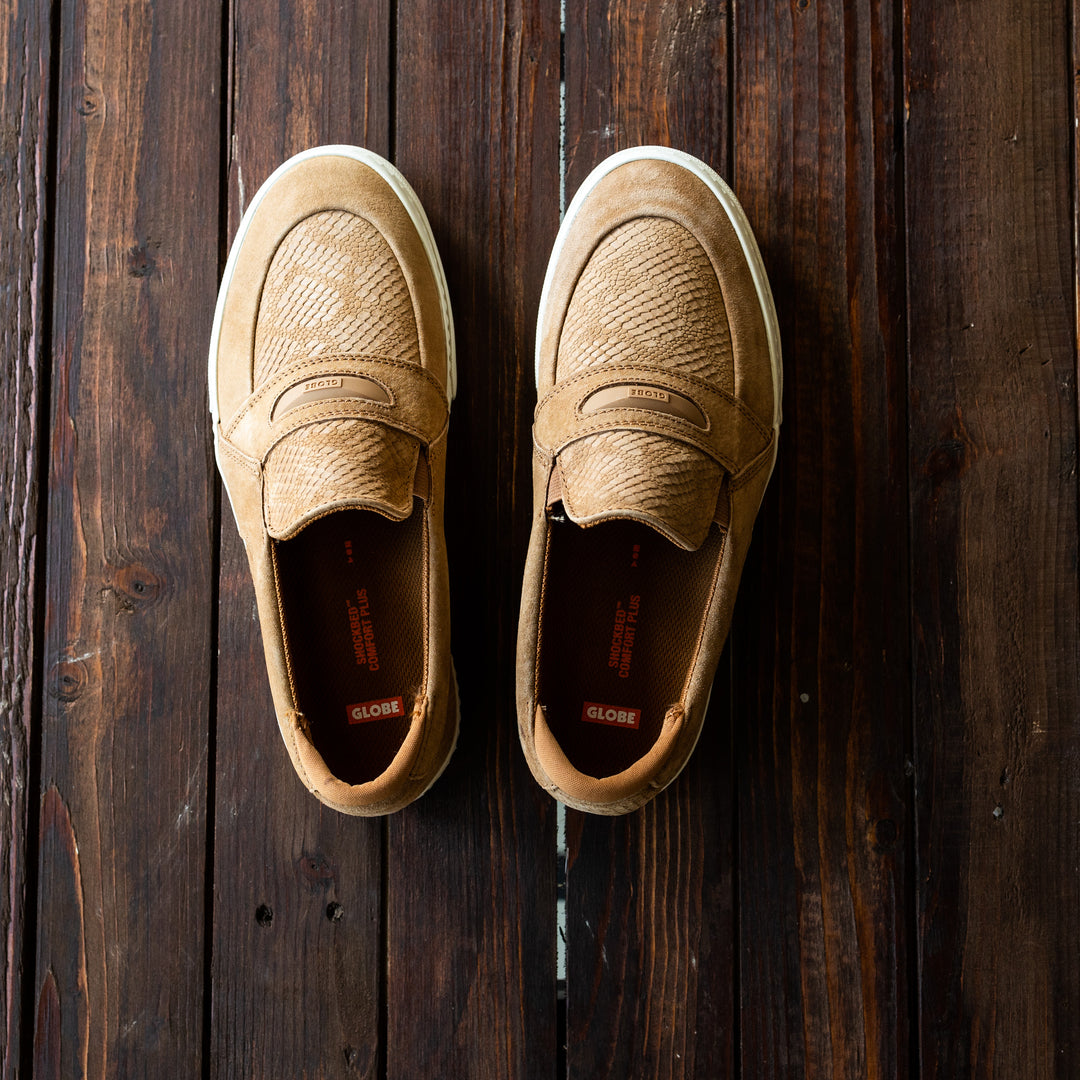 GLOBE - Loafers - Caramel ruskind