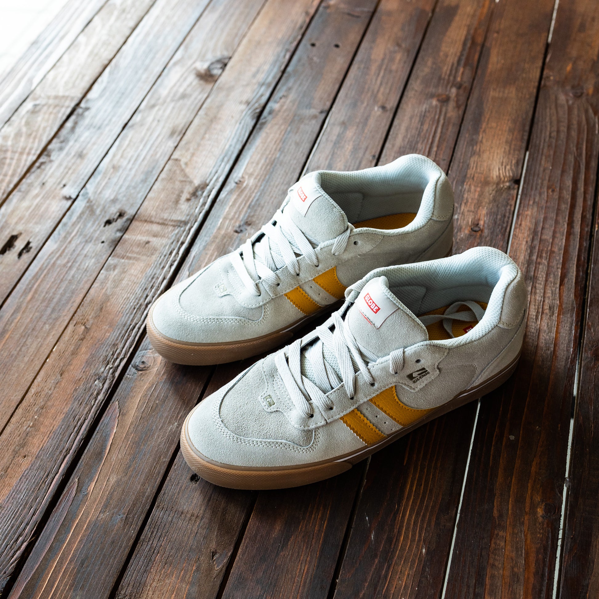 GLOBE - SNEAKER - Light gray/yellow