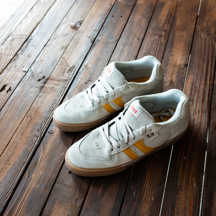 GLOBE - SNEAKER - Lysgrå/gul