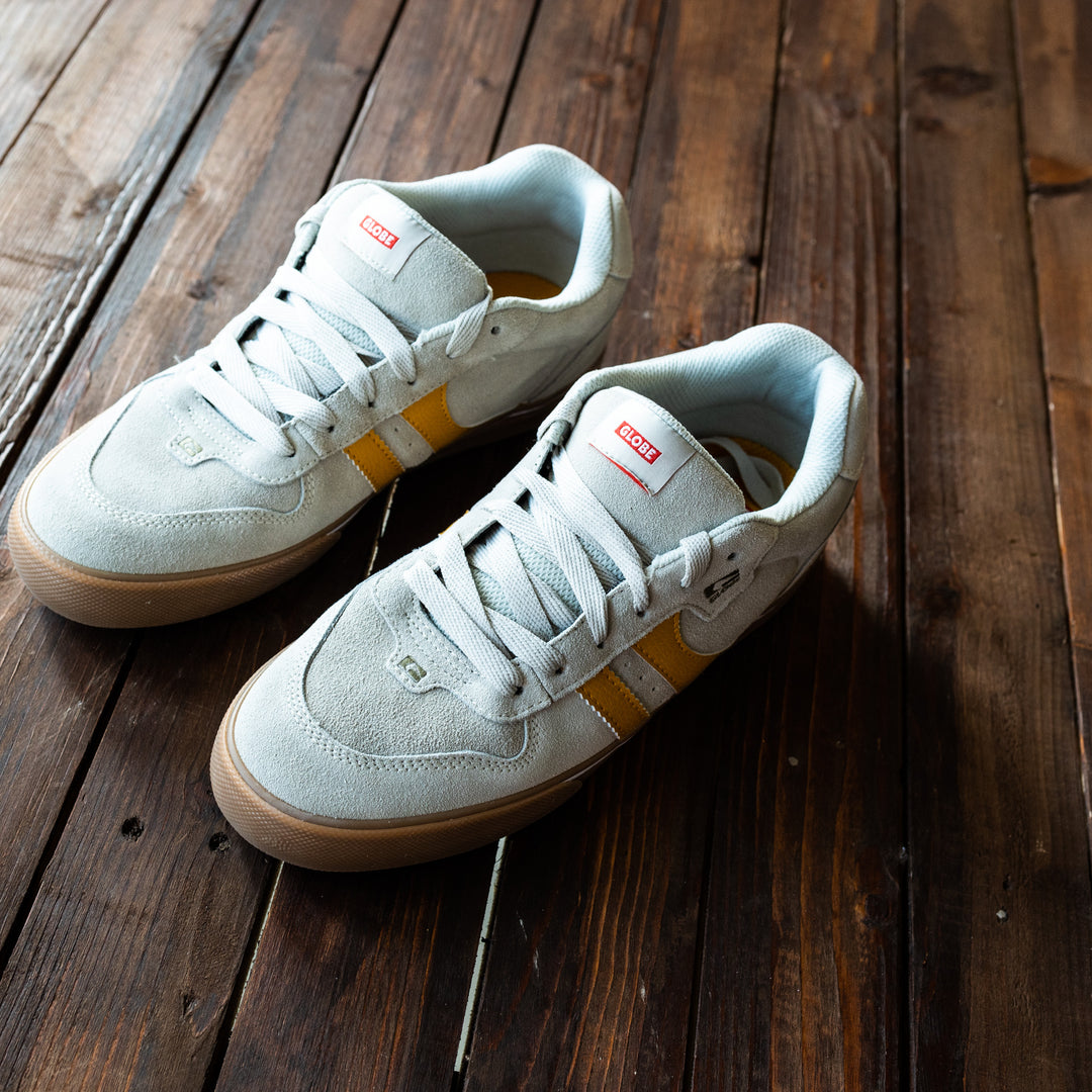 GLOBE - SNEAKER - Lysgrå/gul