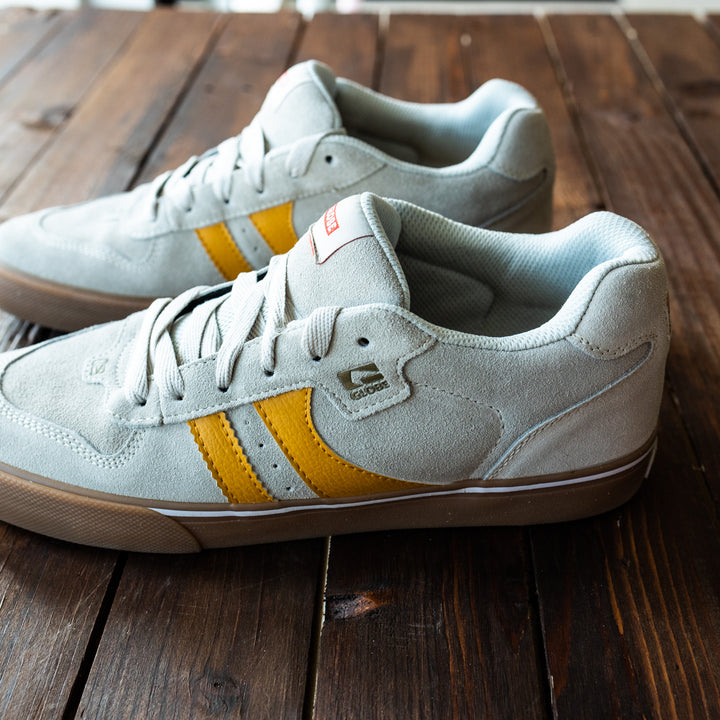 GLOBE - SNEAKER - Lysgrå/gul