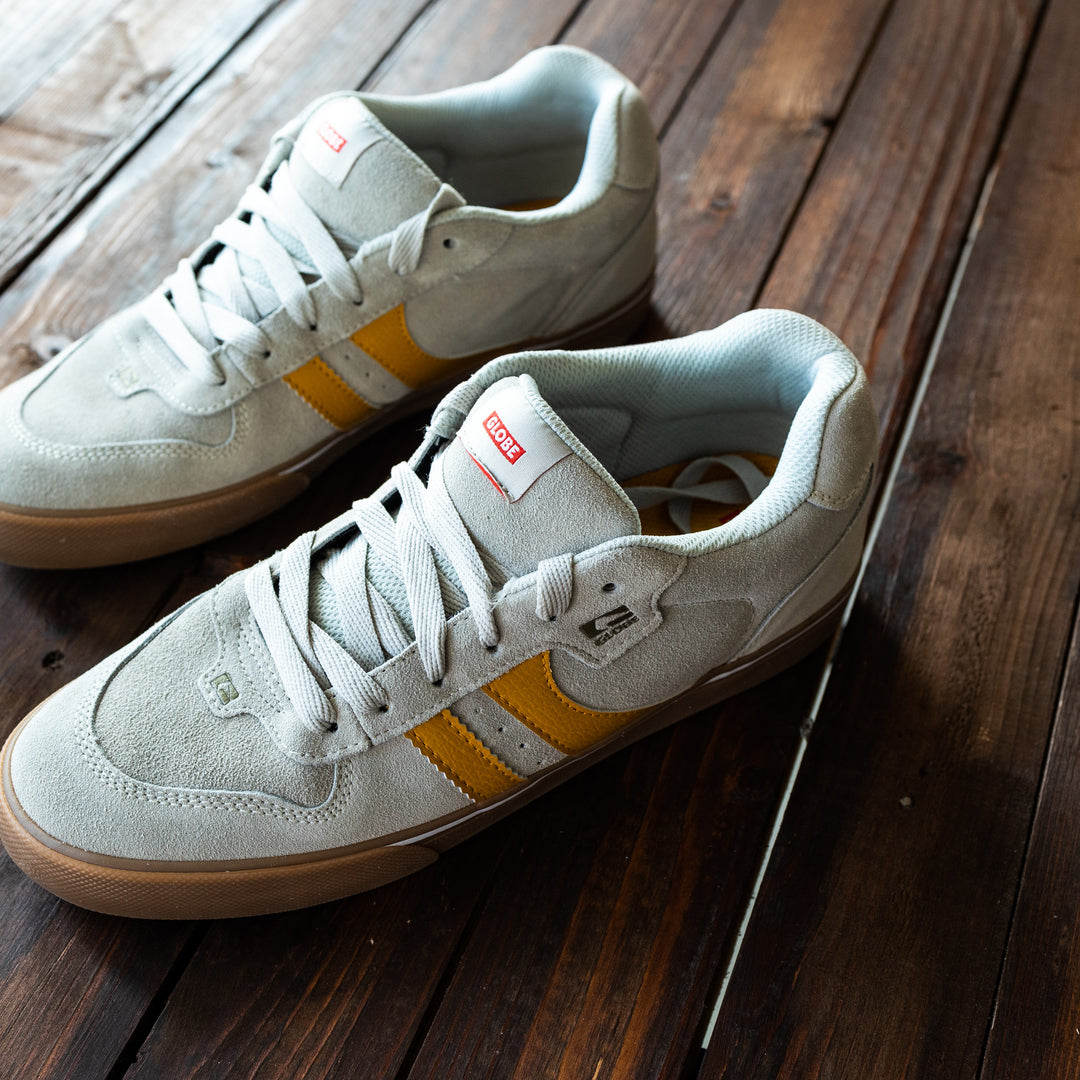 GLOBE - SNEAKER - Lysgrå/gul