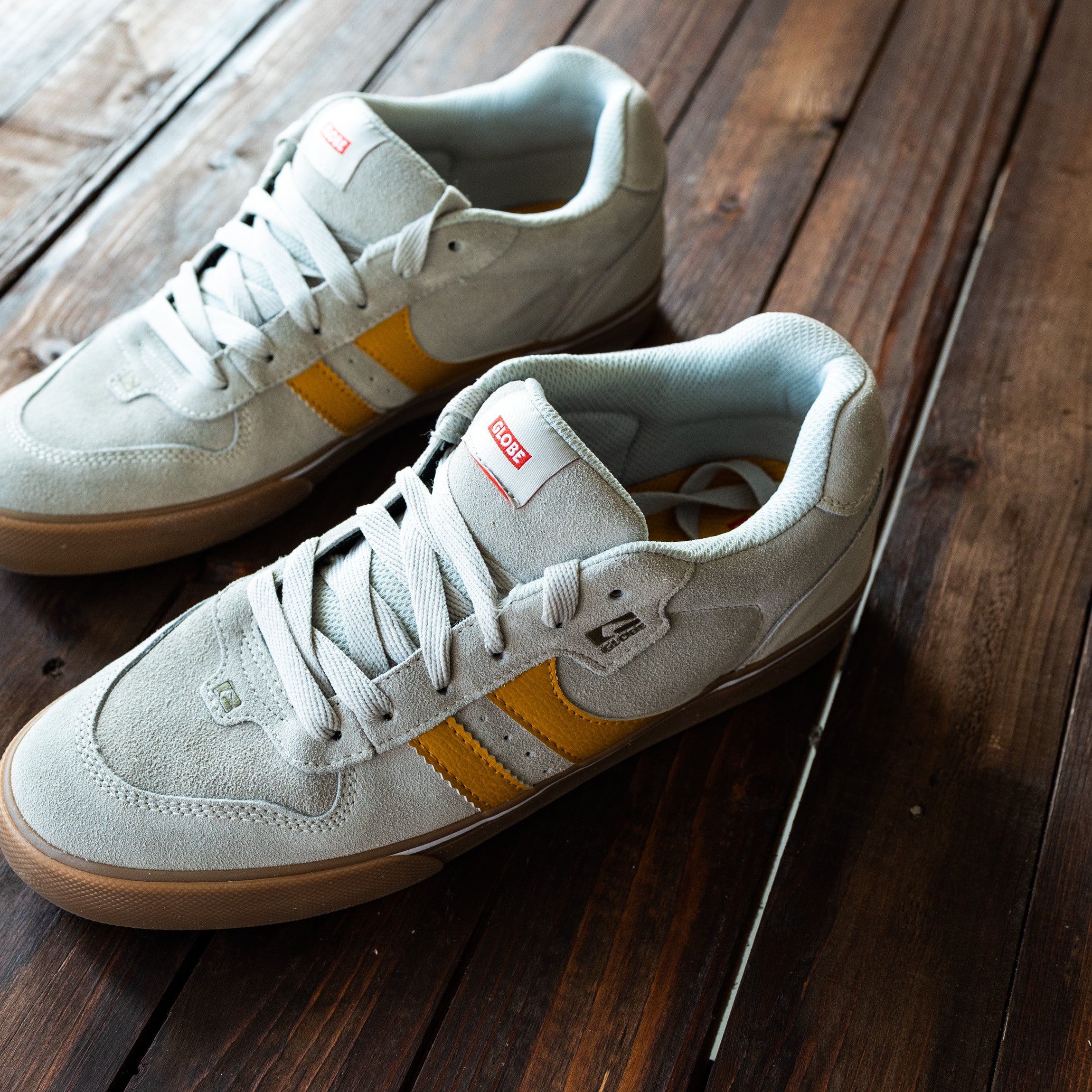 GLOBE - SNEAKER - Light gray/yellow