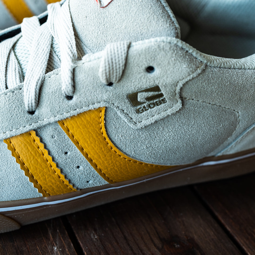GLOBE - SNEAKER - Lysgrå/gul