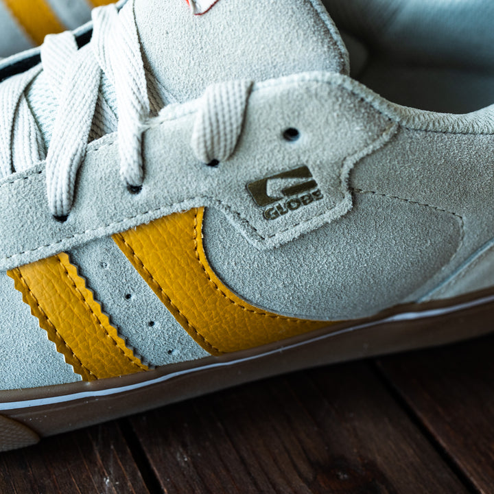 GLOBE - SNEAKER - Lysgrå/gul
