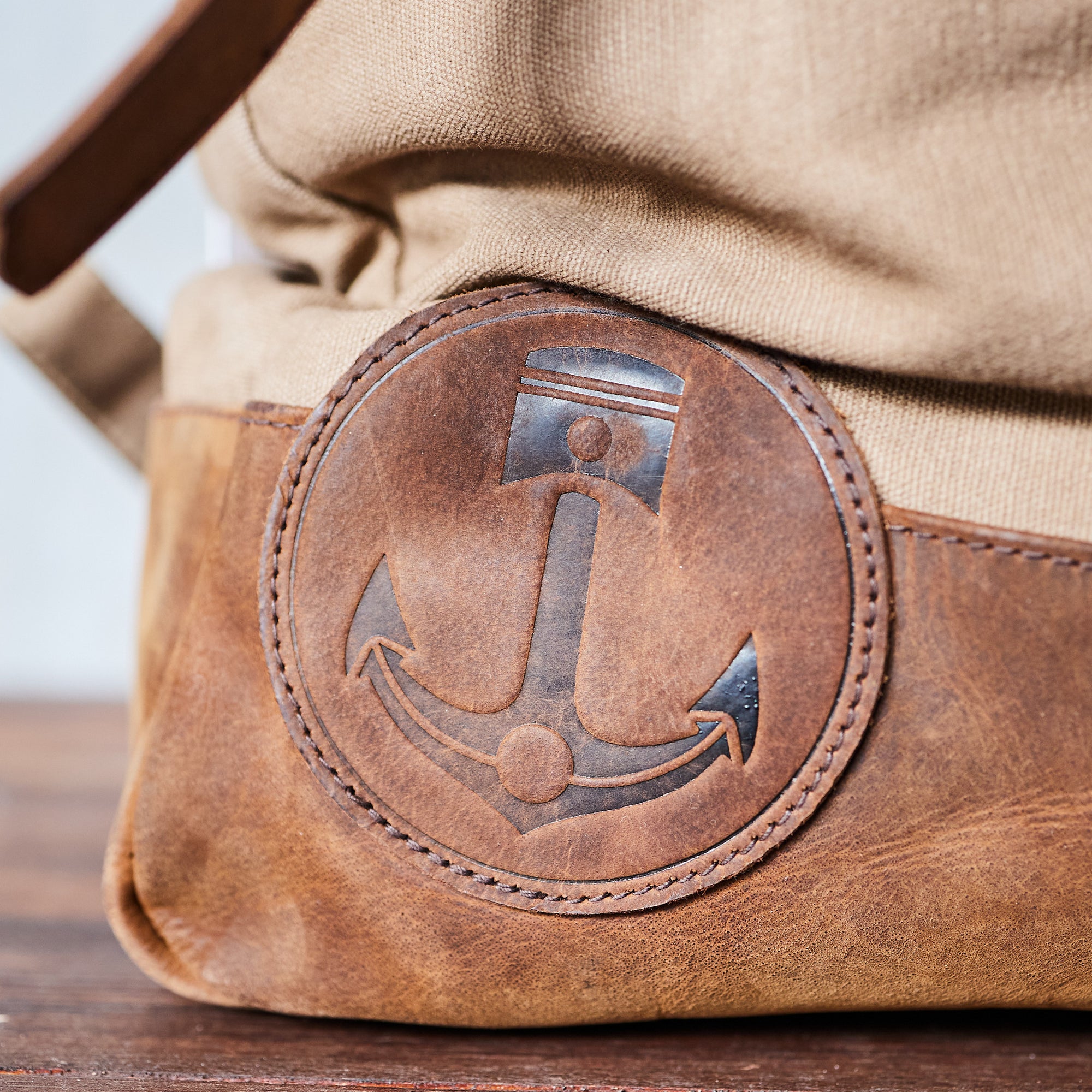 Iron & Resin - the Mountain bag - Waxed Canvas - Green