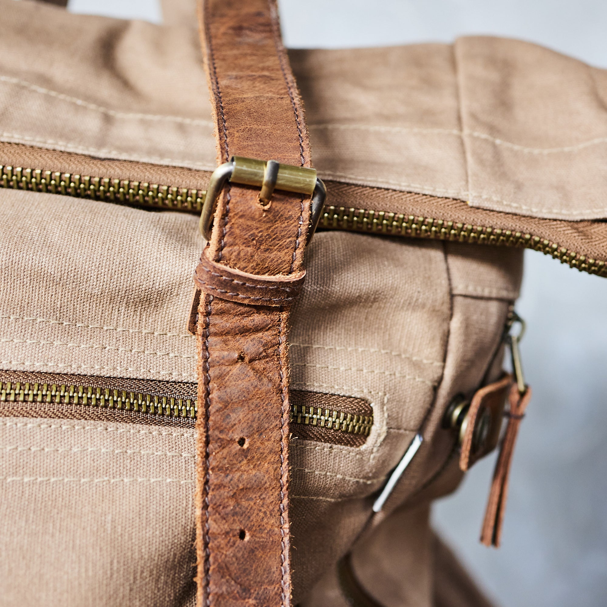 Iron & Resin - the Mountain bag - Waxed Canvas - Green