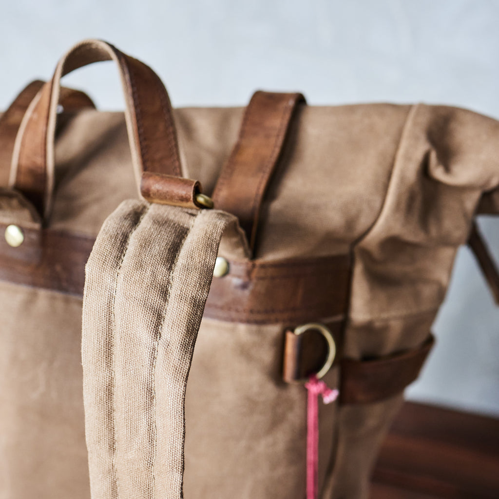 Iron & Resin - the Mountain bag - Waxed Canvas - Green