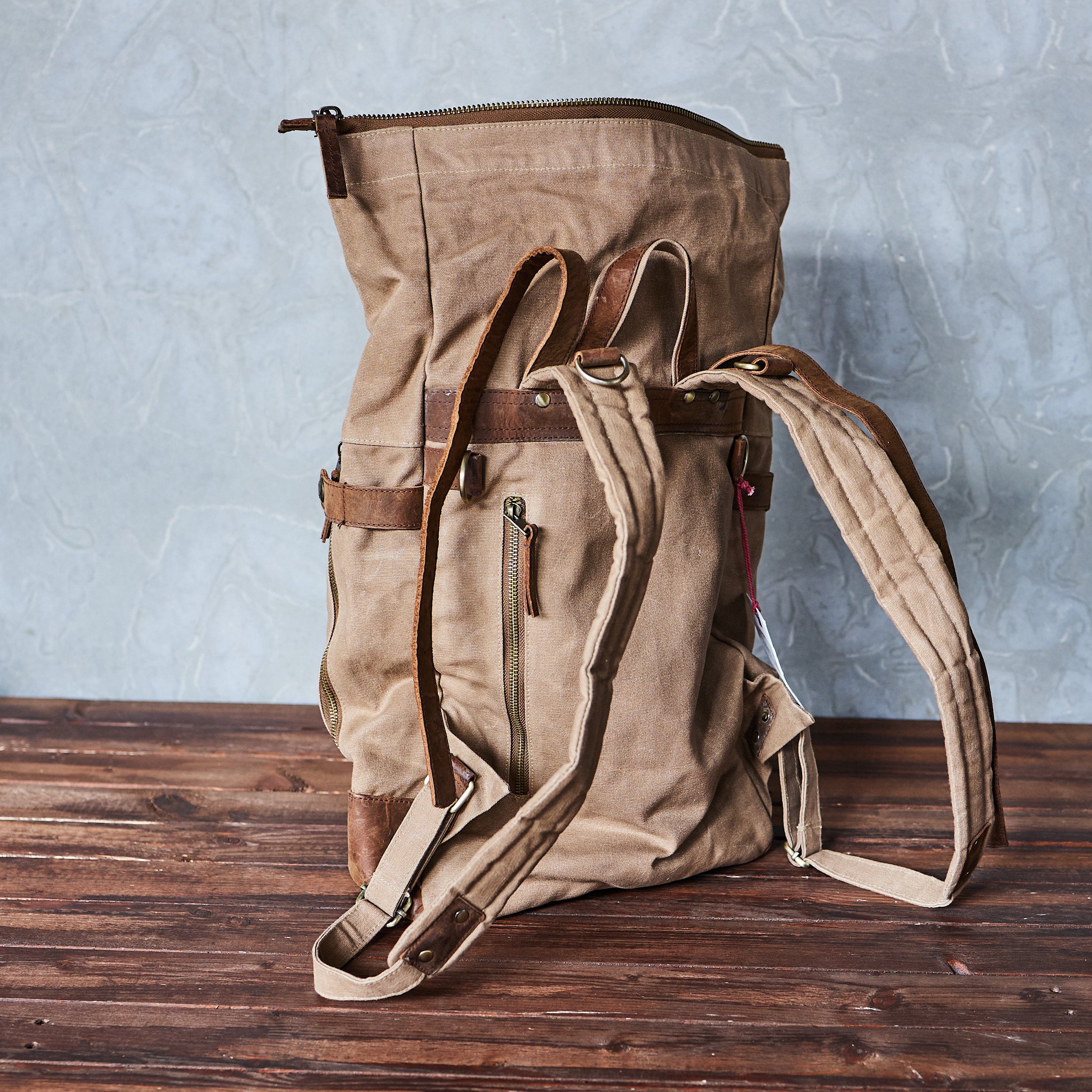Iron & Resin - the Mountain bag - Waxed Canvas - Green