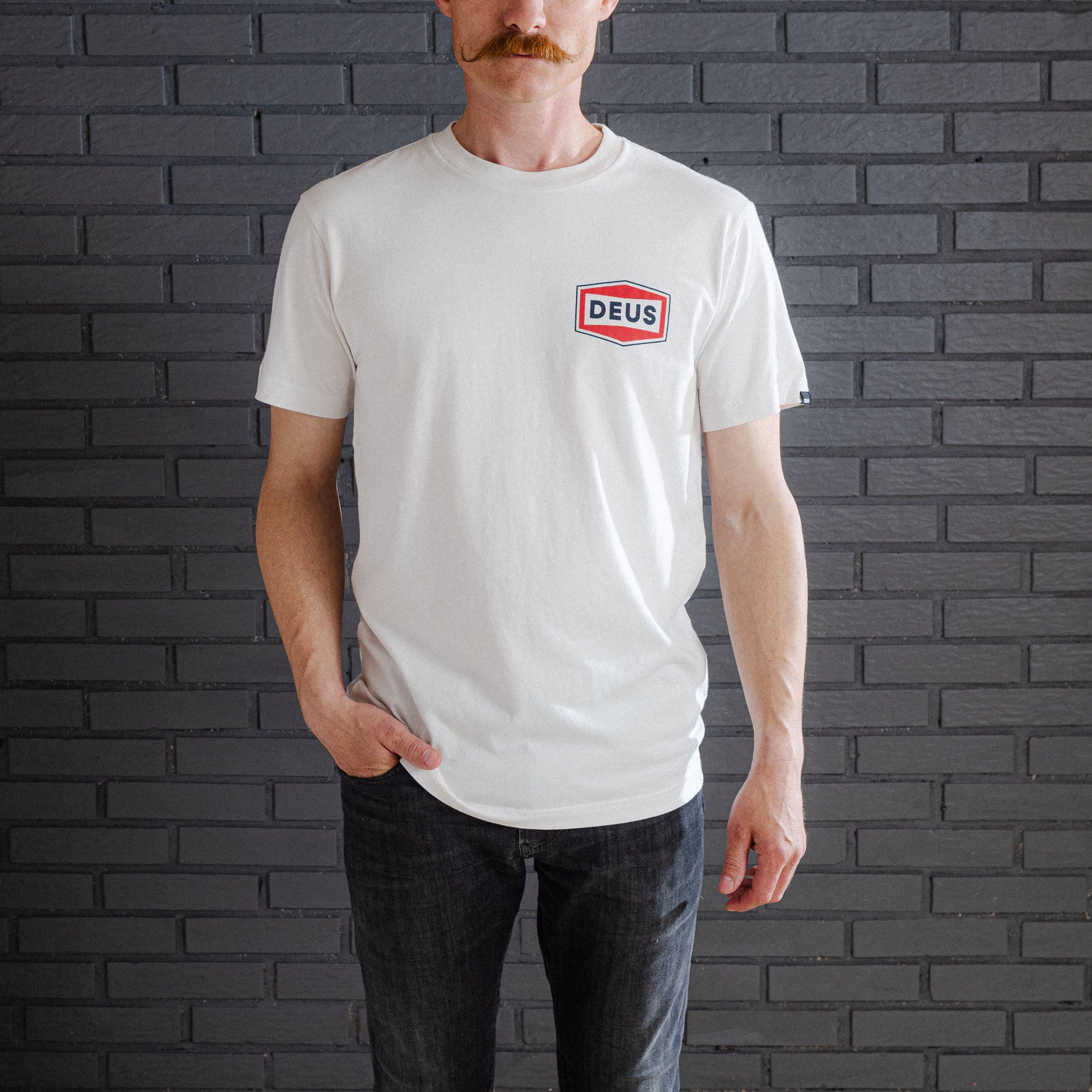 DEUS EX MACHINA - T-Shirt - white - Tokyo logo