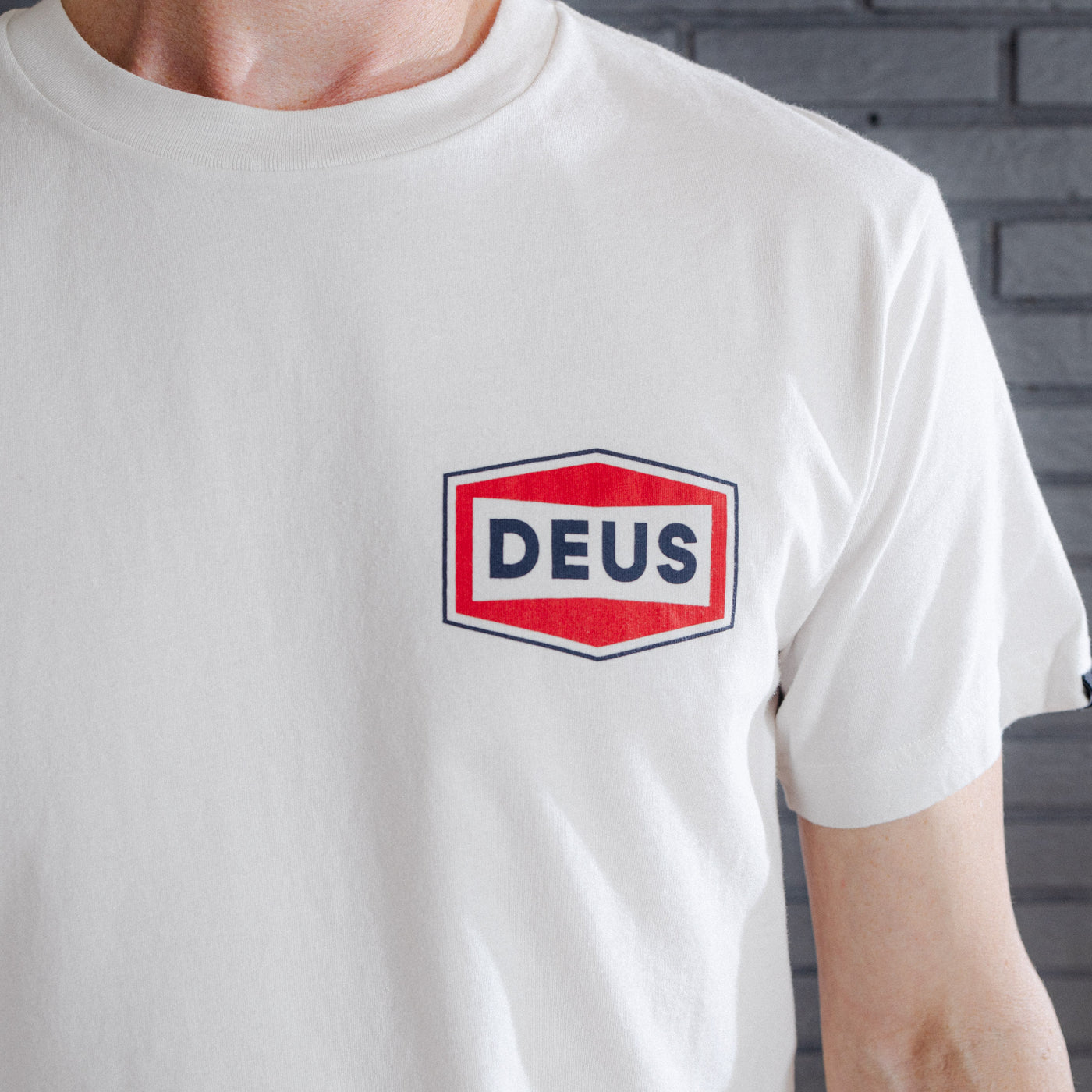 DEUS EX MACHINA - T-Shirt - white - Tokyo logo