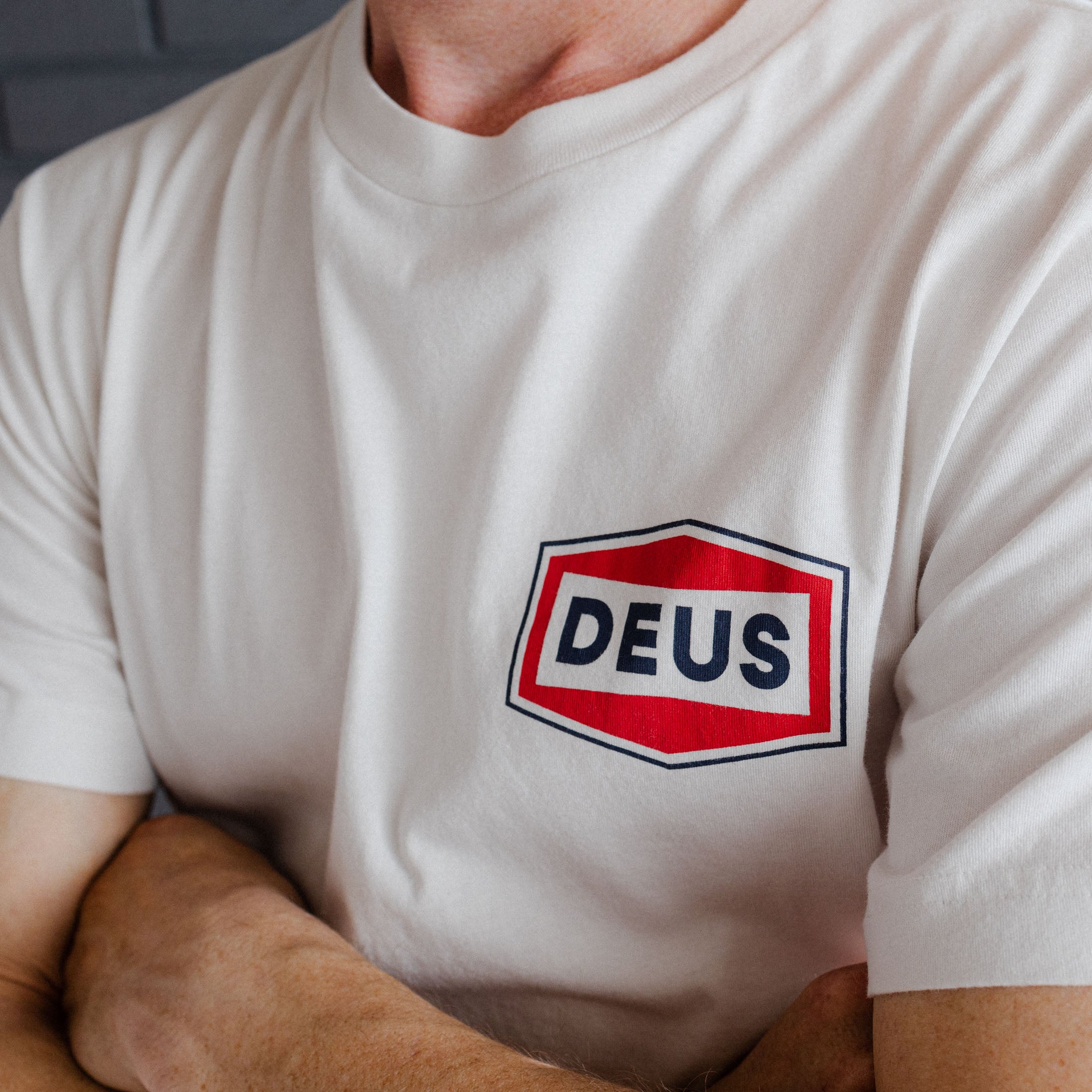 DEUS EX MACHINA - T-Shirt - white - Tokyo logo