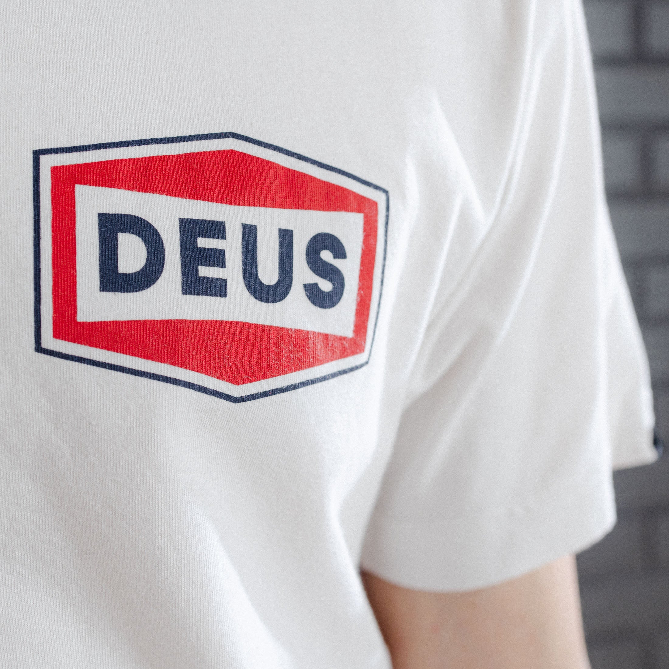 DEUS EX MACHINA - T-Shirt - white - Tokyo logo