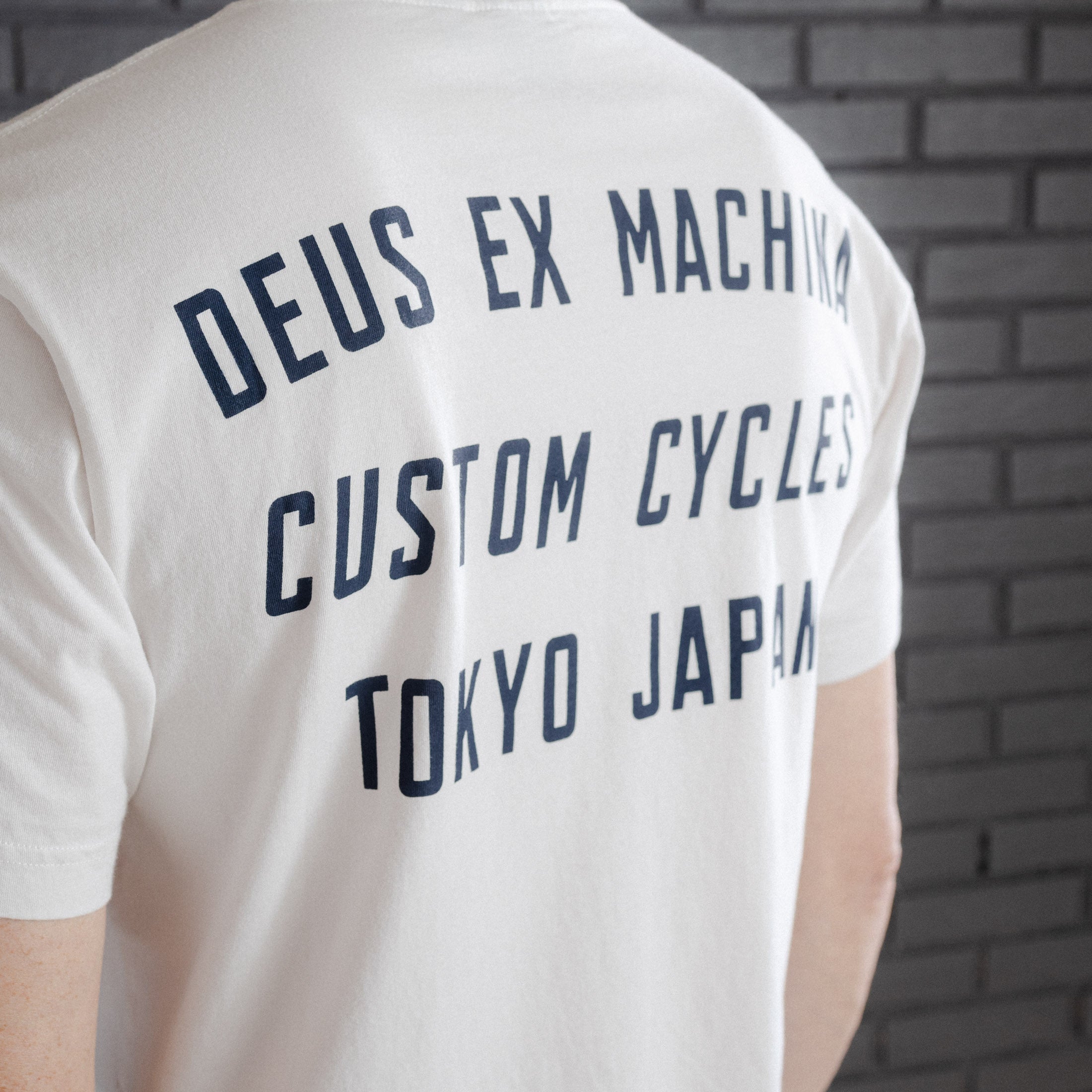 DEUS EX MACHINA - T-Shirt - white - Tokyo logo