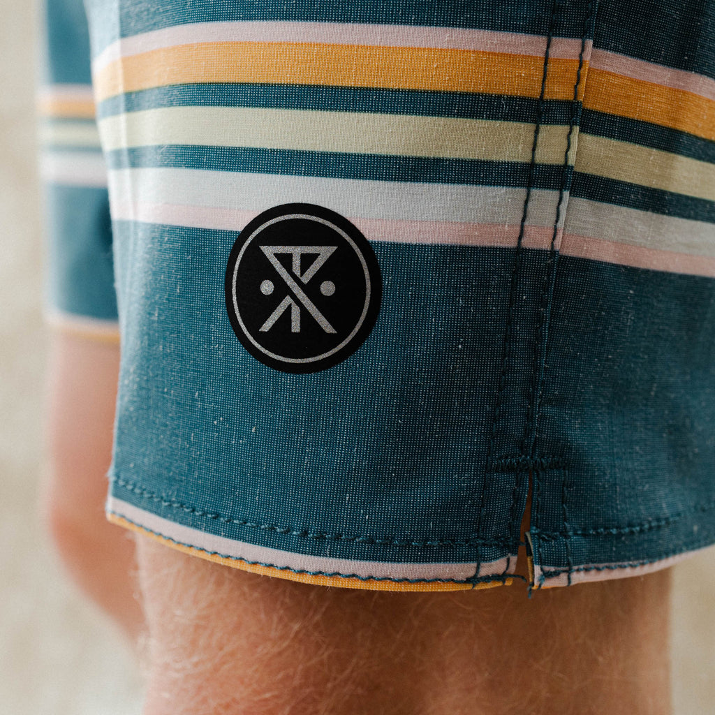 ROARK - Swim shorts - striped green and pink
