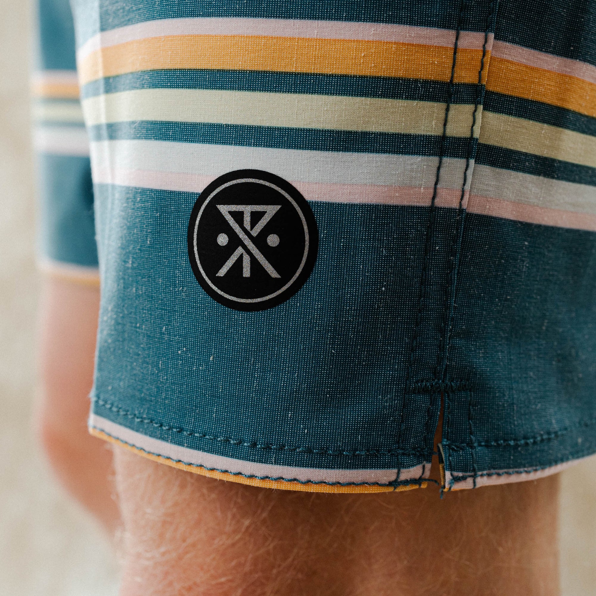 ROARK - Badeshorts - stribet grøn og lyserød