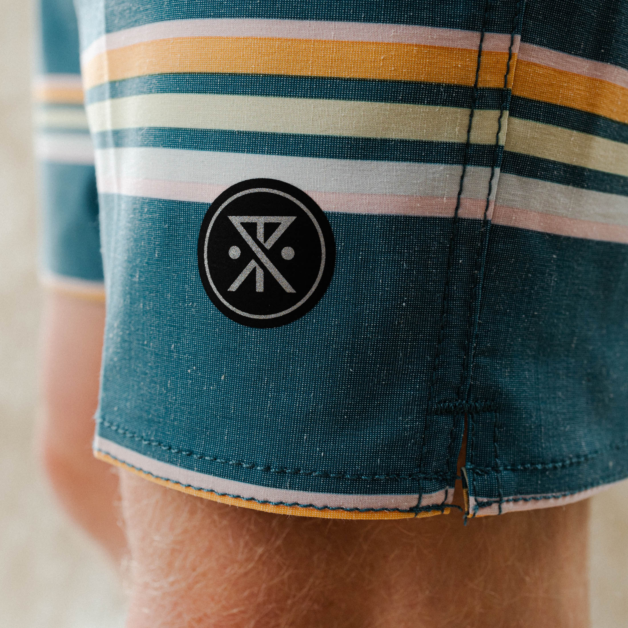 ROARK - Badeshorts - stribet grøn og lyserød