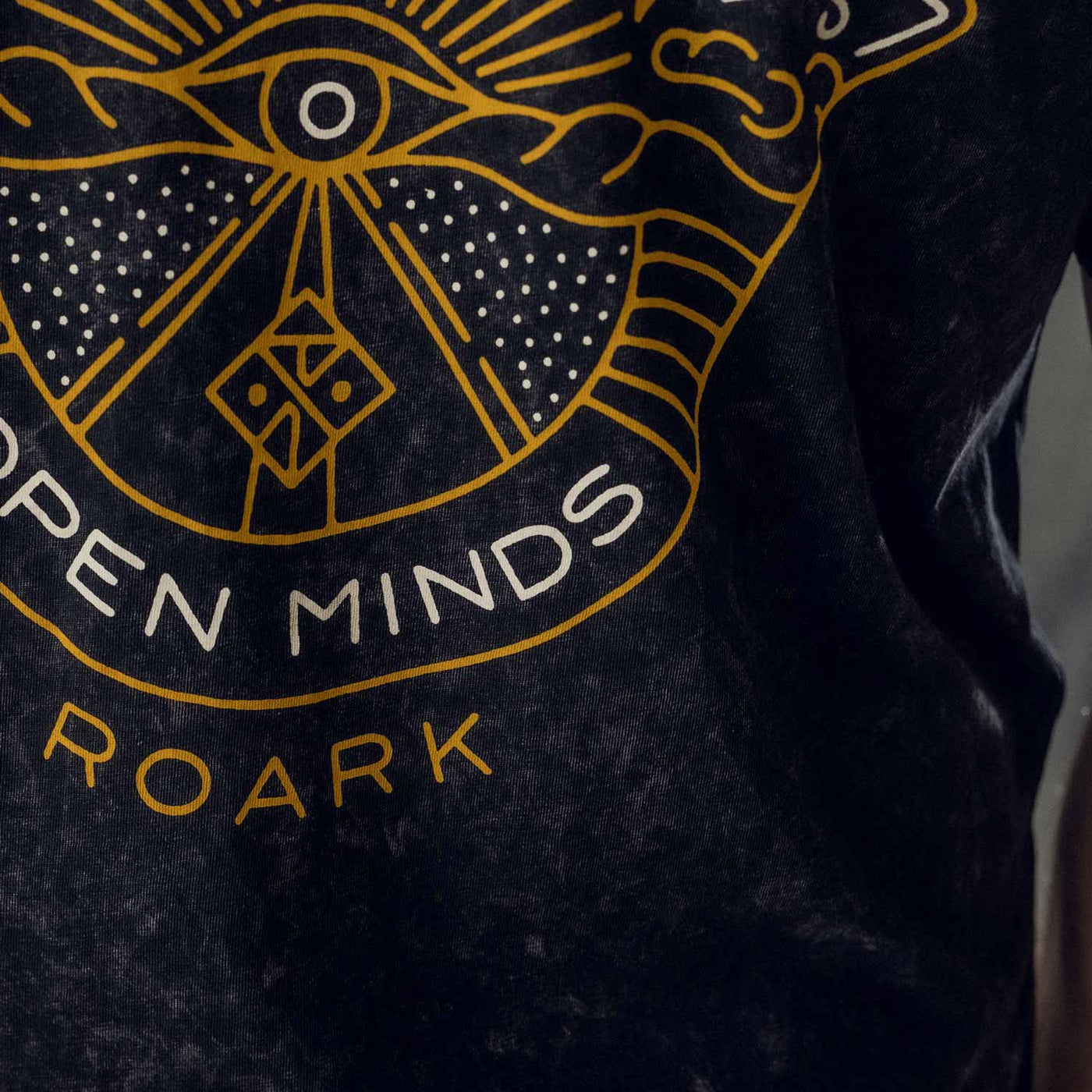 T-shirt - Open roads open minds - sort - washed