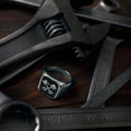 Ring - square signet ring Pistons - Stainless steel/sølv