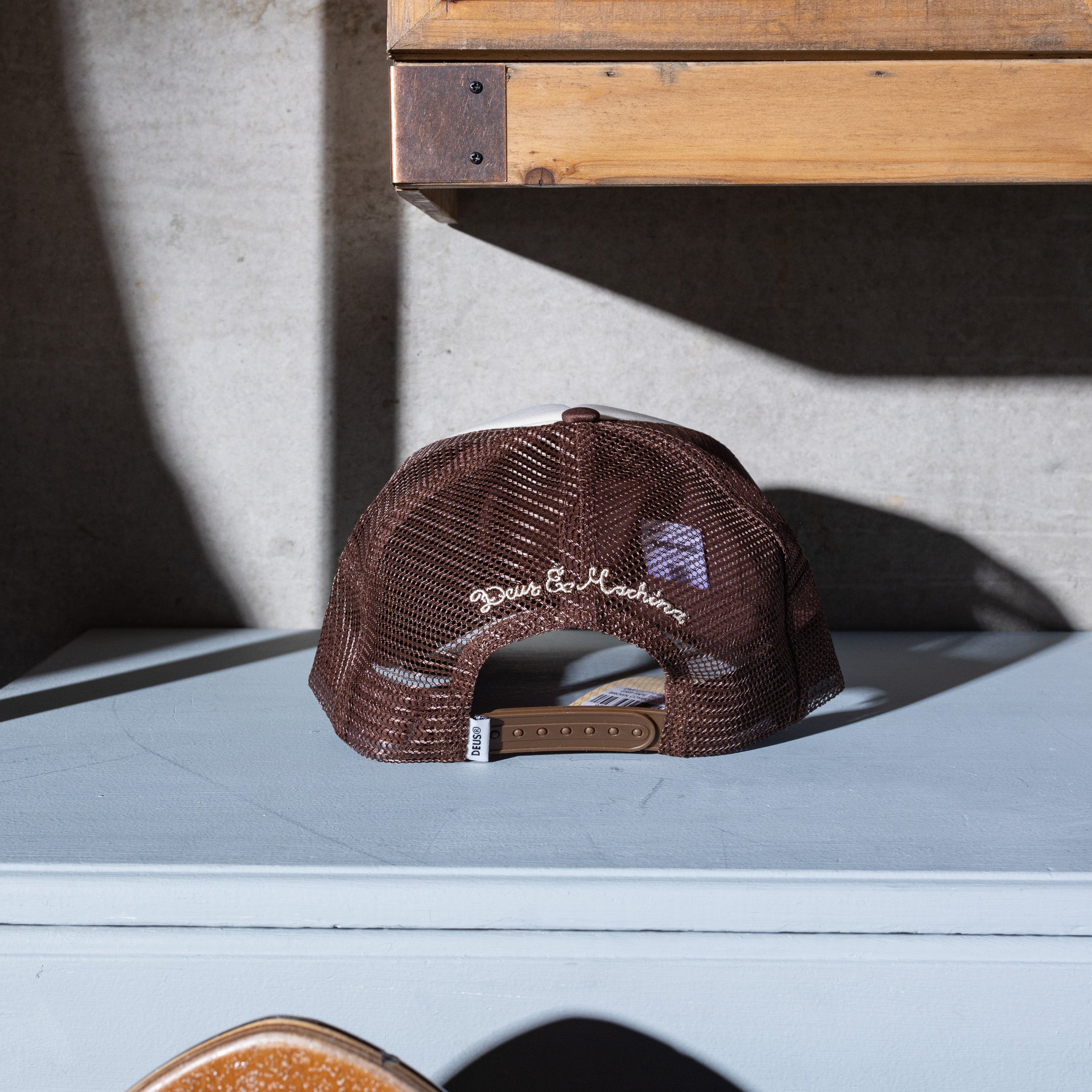 DEUS EX MACHINA - Grip Tape Trucker - Brown Combo