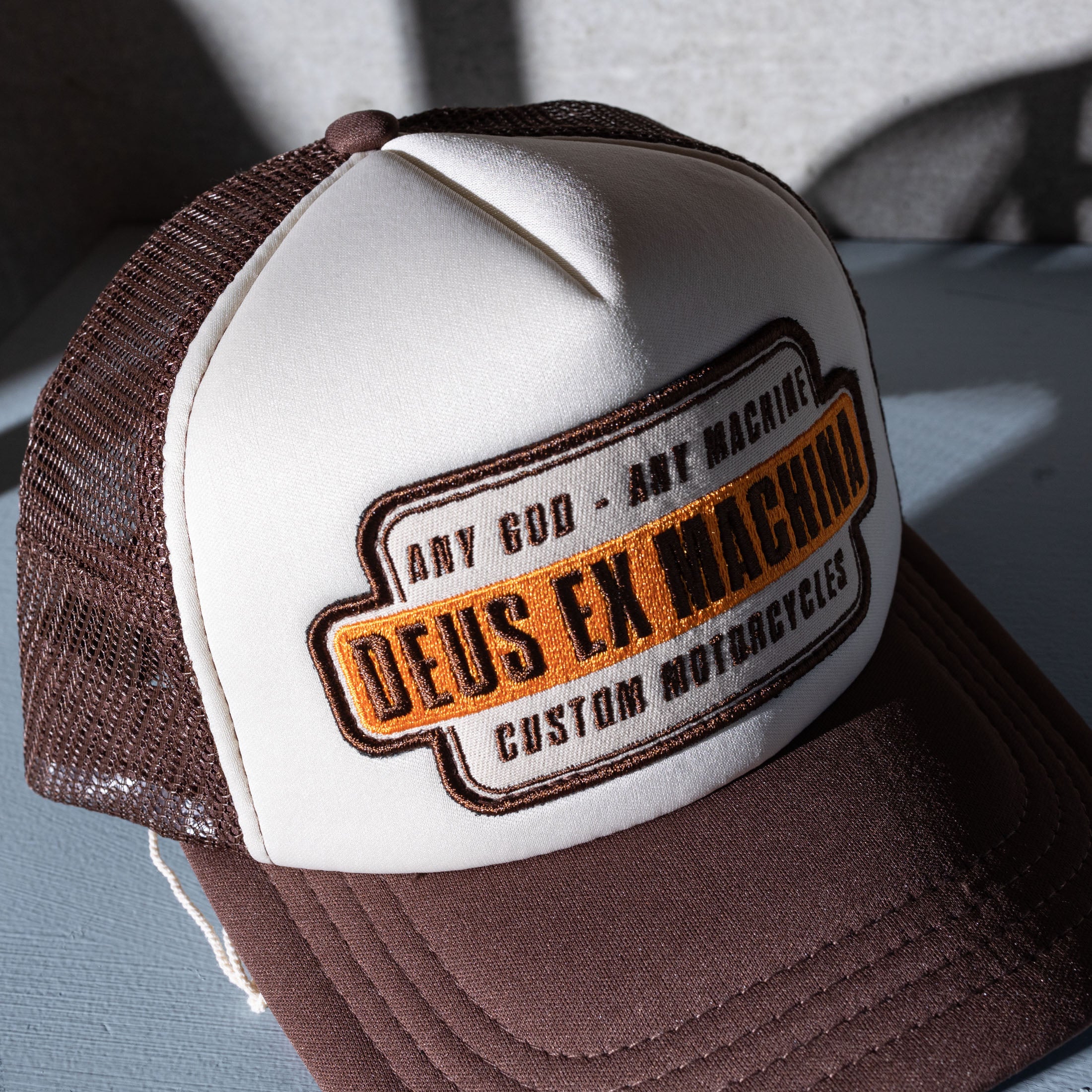 DEUS EX MACHINA - Grip Tape Trucker - Brown Combo
