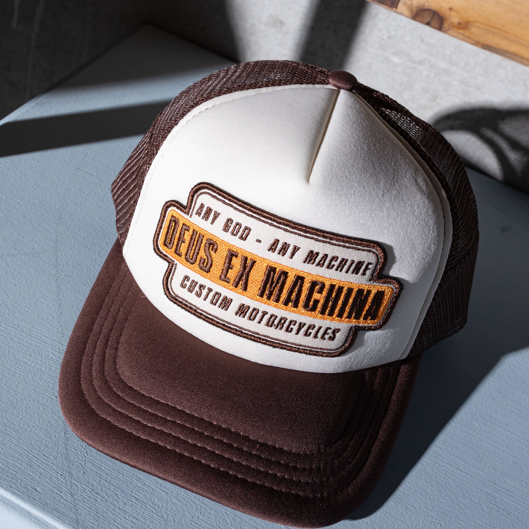 DEUS EX MACHINA - Grip Tape Trucker - Brown Combo