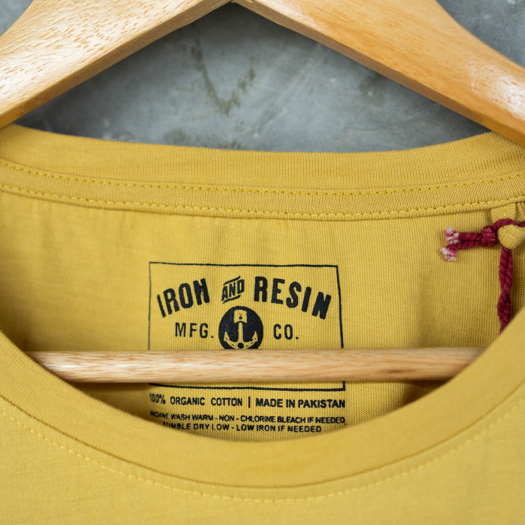 Iron and Resin - T-shirt - No Promises tee - Gul