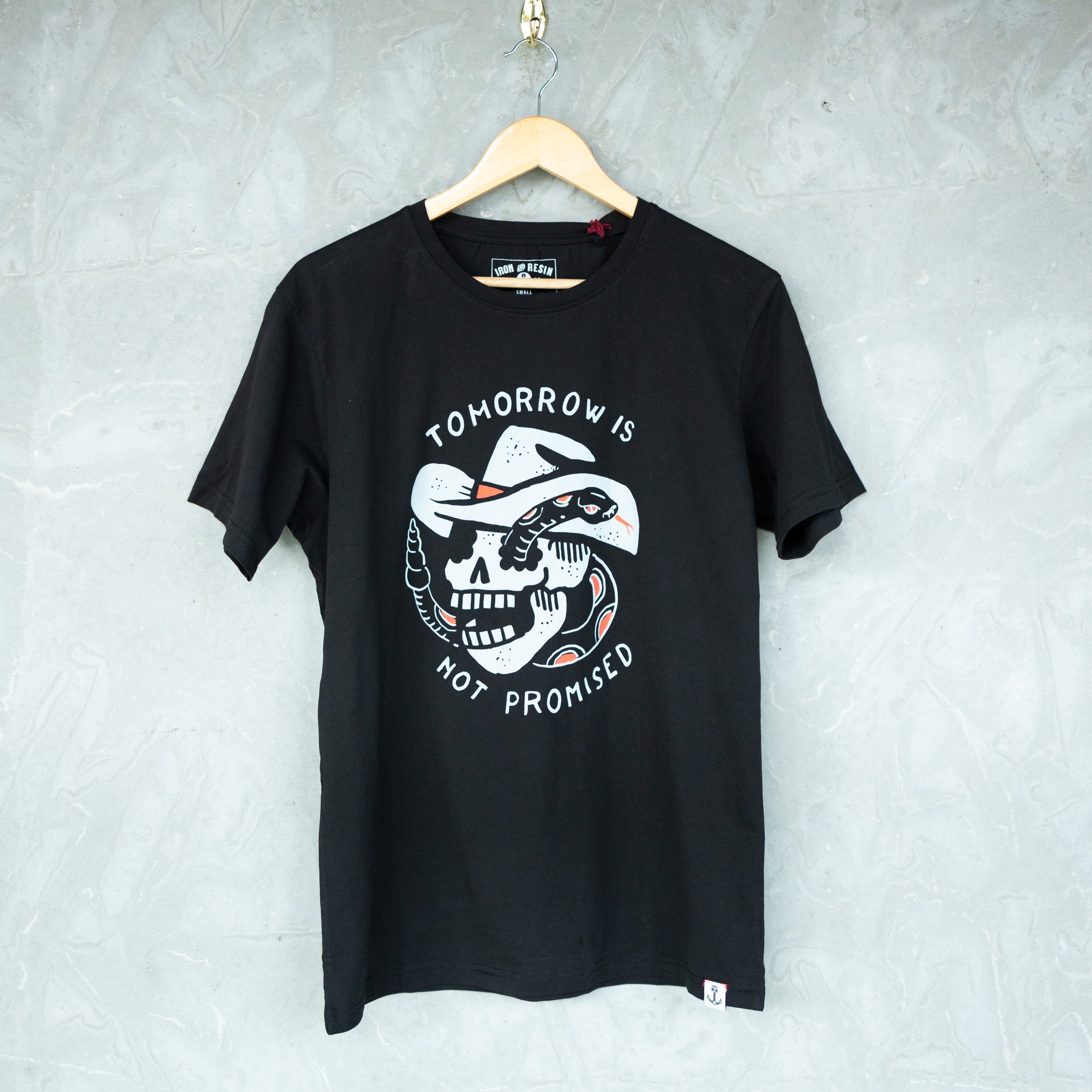 Iron and Resin - T-shirt - No Promises tee - Sort
