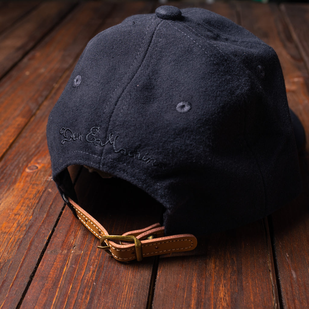 DEUS Ex Machina - Moleskin Cap - black/Brown
