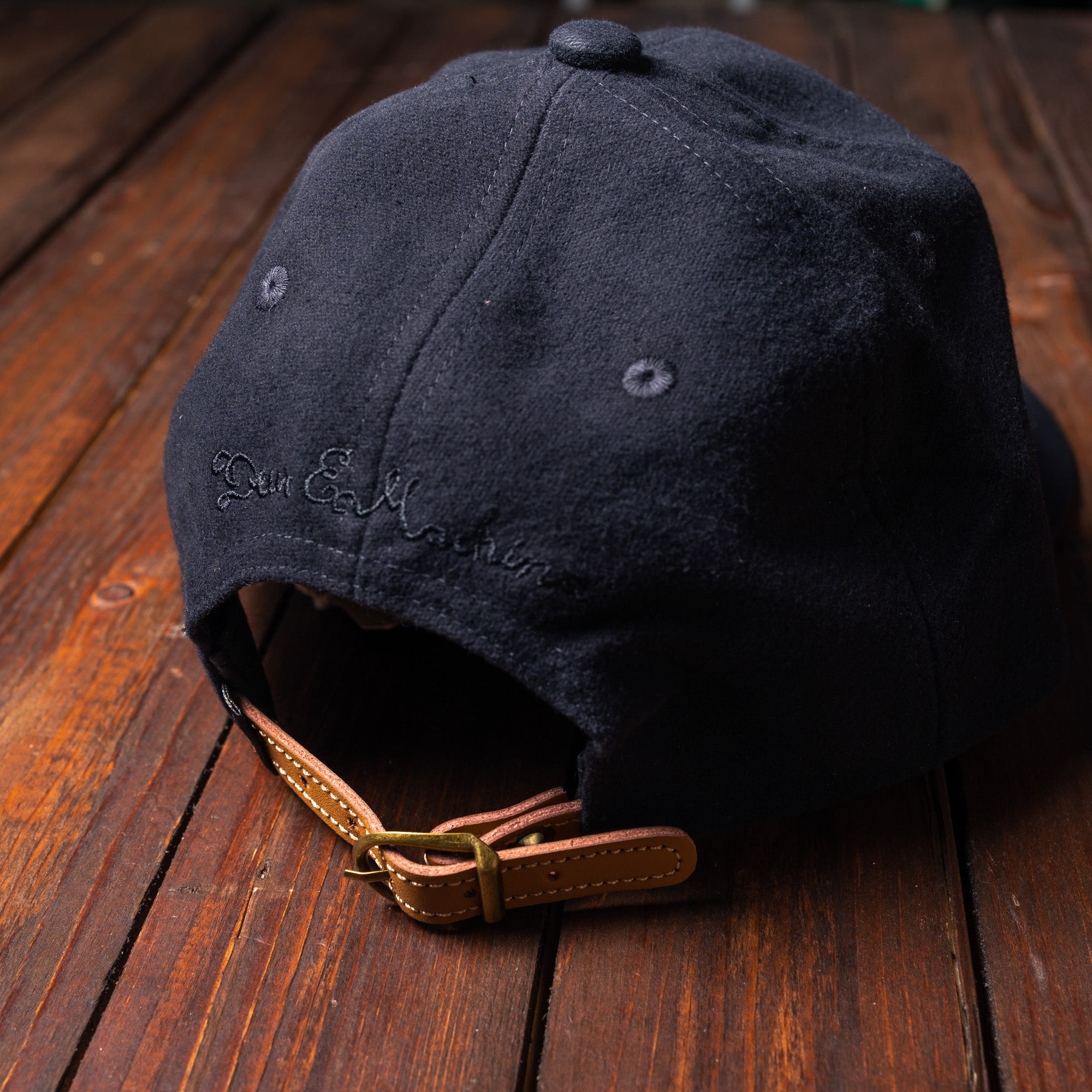 DEUS Ex Machina - Moleskin Cap - black/Brown
