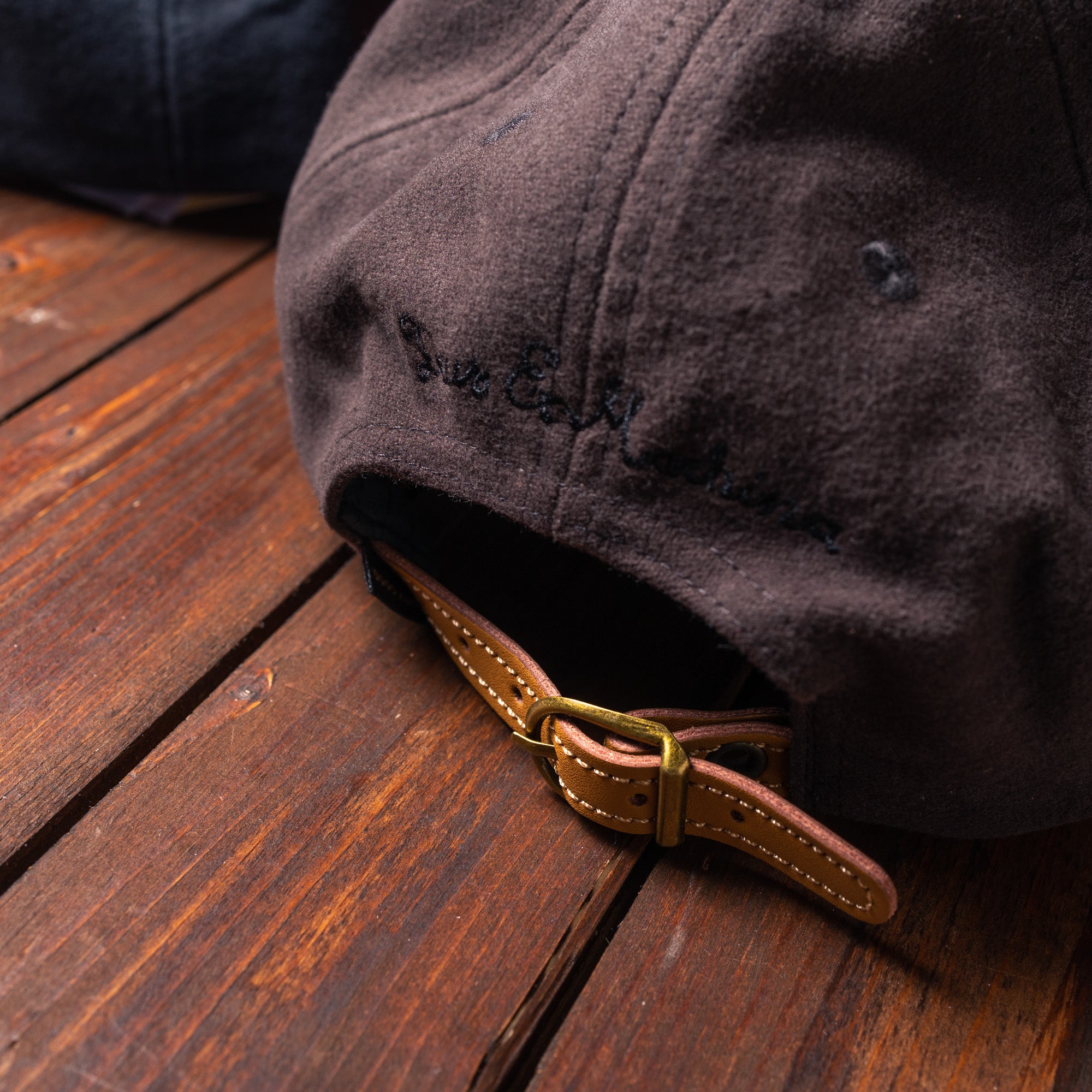 DEUS Ex Machina - Moleskin Cap - black/Brown