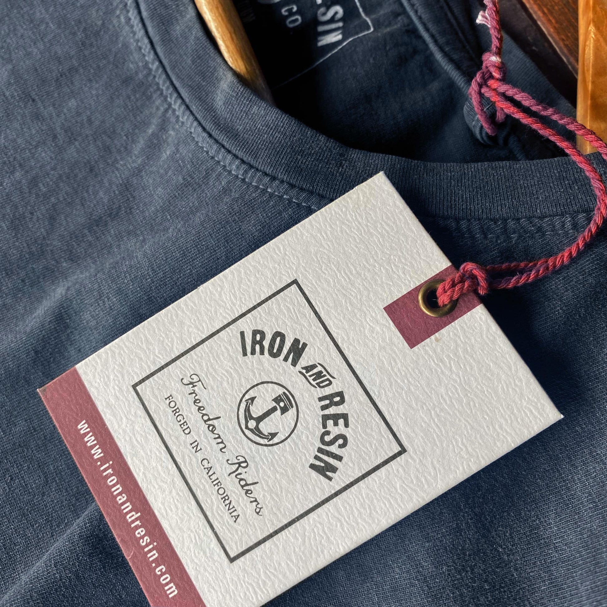 Iron and Resin - T-shirt -TIDE TEE - Navy