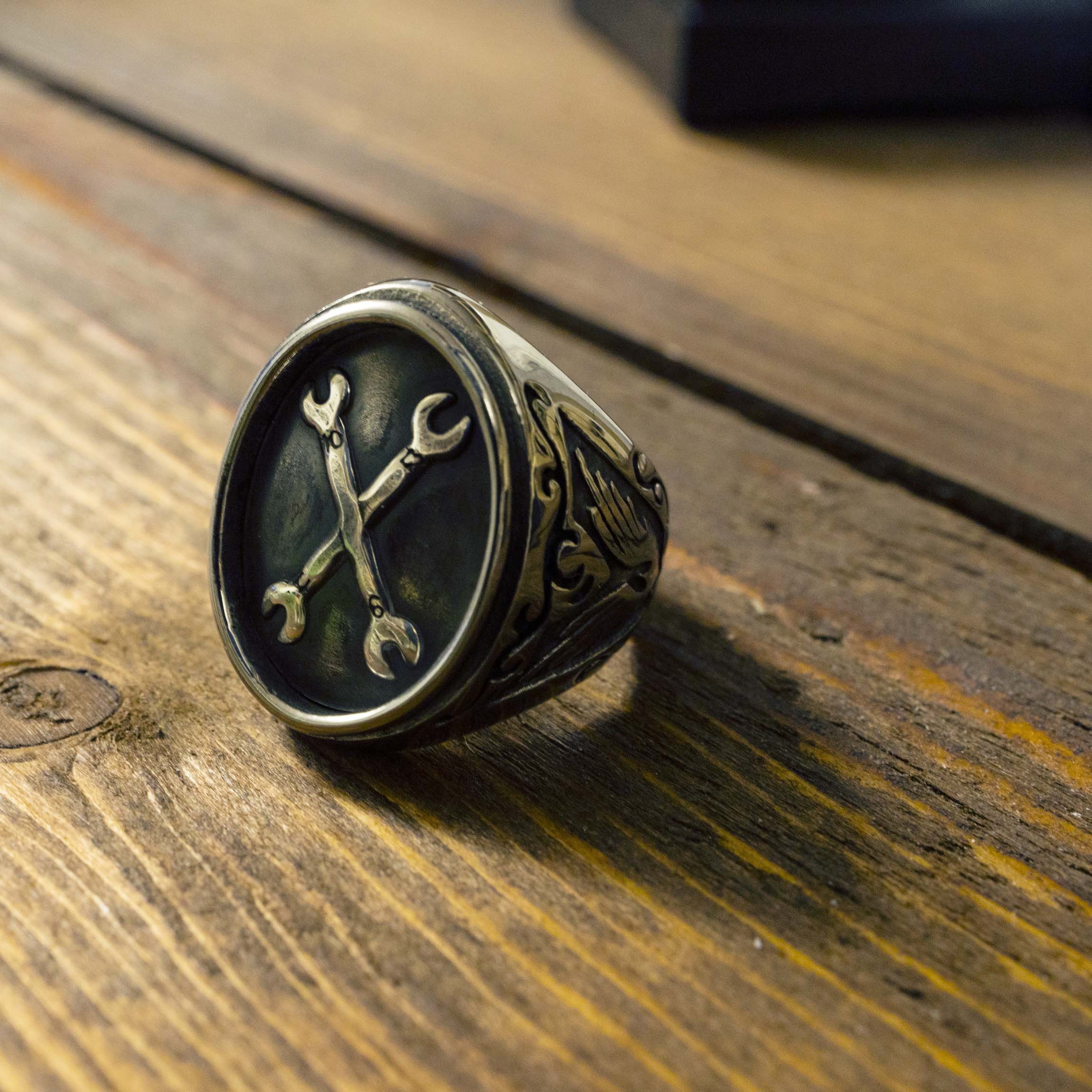Ring - Signet ring "SPANNERS" Silver & steel